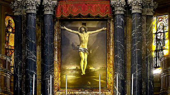 Das Altarblatt des Hochaltar der Basilika "San Lorenzo in Lucina" in Rom (Italien) zeigt den gekreuzigten Jesus einzeln und hinaufblickend zum Himmel